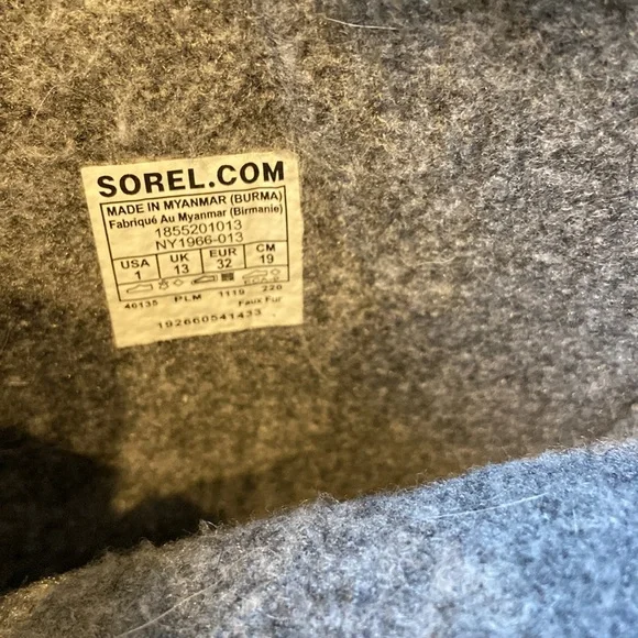 Sorel sized 1 snow boots - Picture 3 of 4